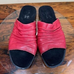 Munro Kala Slide Sandal - Red Leather - size 6